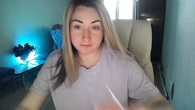 Snapshot of FoxyAnn12 chatting on 6, 5, 2026 FoxyAnn12 online show from 6, 5, 2026