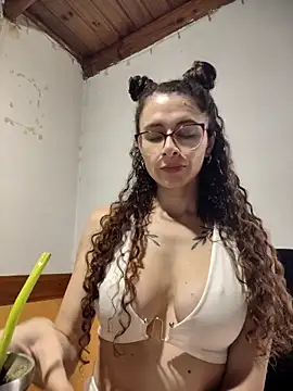 Nanucurlyxx online show from 14, 4, 2026