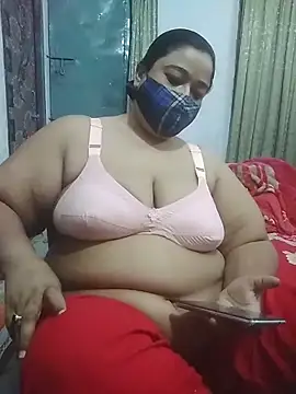 Snapshot of momo_loves chatting on 12, 4, 2026 momo loves online show from 12, 4, 2026