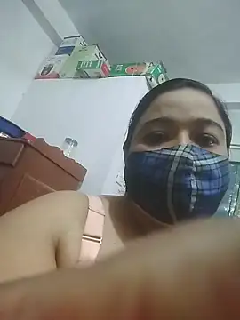 Snapshot of momo_loves chatting on 6, 4, 2026 momo loves online show from 6, 4, 2026