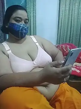 Snapshot of momo_loves chatting on 8, 4, 2026 momo loves online show from 8, 4, 2026