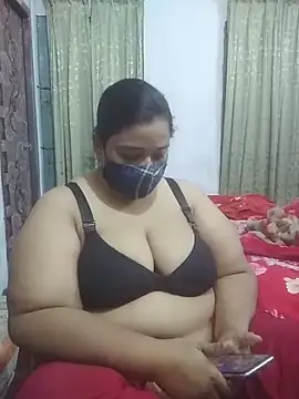 Snapshot of momo_loves chatting on 7, 3, 2026 momo loves online show from 7, 3, 2026