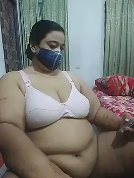 Snapshot of momo_loves chatting on 1, 4, 2026 momo loves online show from 1, 4, 2026