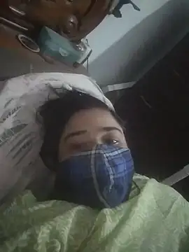 Snapshot of momo_loves chatting on 10, 4, 2026 momo loves online show from 10, 4, 2026