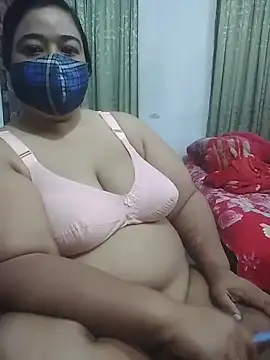 Snapshot of momo_loves chatting on 13, 4, 2026 momo loves online show from 13, 4, 2026