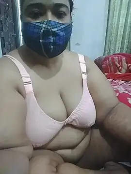 Snapshot of momo_loves chatting on 9, 4, 2026 momo loves online show from 9, 4, 2026