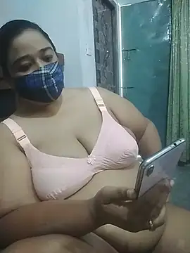 Snapshot of momo_loves chatting on 12, 4, 2026 momo loves online show from 12, 4, 2026