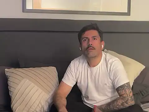 LukasMackenna online show from 17, 4, 2026