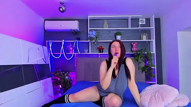 StephieRousee online show from 4, 5, 2026