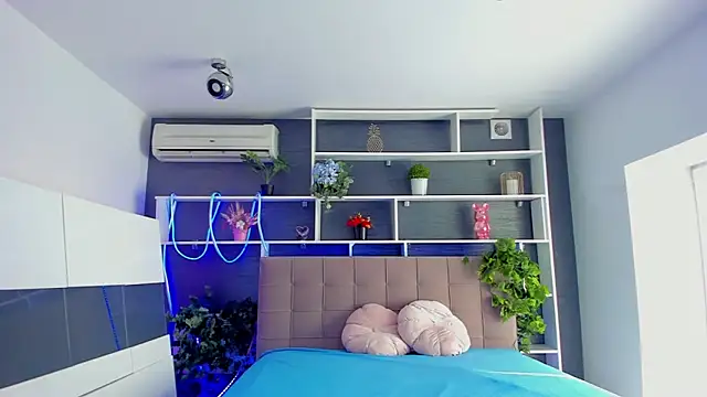 StephieRousee online show from 10, 3, 2026