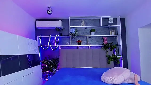 StephieRousee online show from 6, 4, 2026