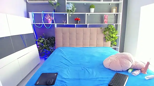 StephieRousee online show from 13, 3, 2026