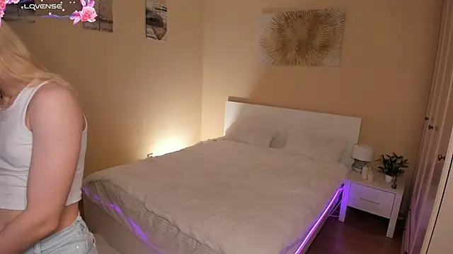 SweetNova  online show from 18, 4, 2026