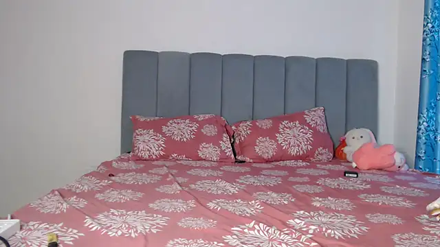 Hottie heer online show from 9, 5, 2026