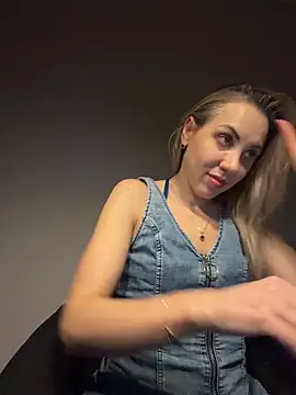 ElenaWhitmore online show from 10, 3, 2026