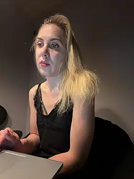 ElenaWhitmore online show from 2, 6, 2026