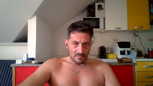 Snapshot of colosone chatting on 4, 5, 2026 colosone online show from 4, 5, 2026