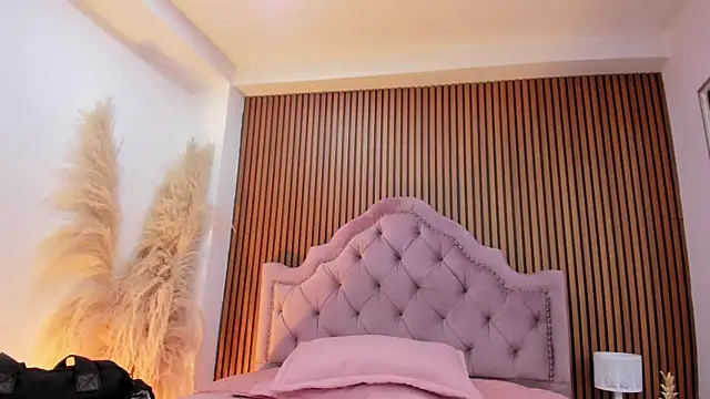 Violett hott  online show from 4, 4, 2026