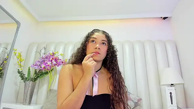 CamilaCastillo online show from 16, 4, 2026