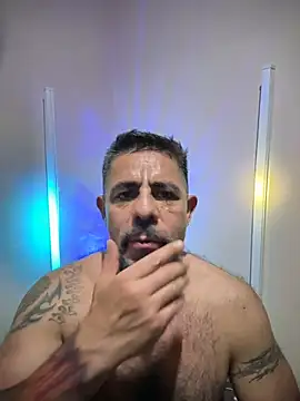 wolfbucker online show from 8, 4, 2026