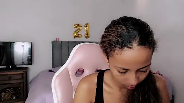 Snapshot of linda_brown_ chatting on 12, 6, 2026 linda brown online show from 12, 6, 2026