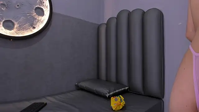 Luna  02 online show from 18, 2, 2026