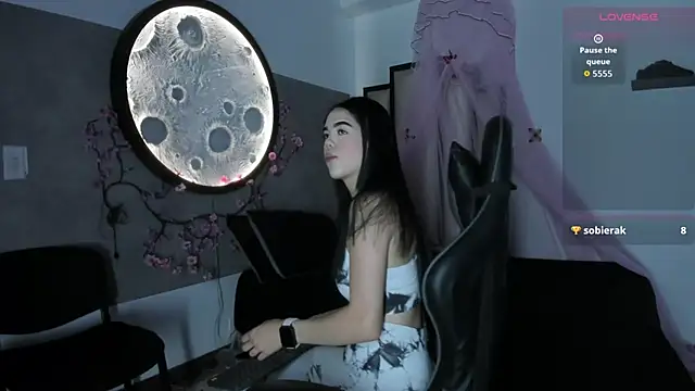 Luna  02 online show from 7, 3, 2026