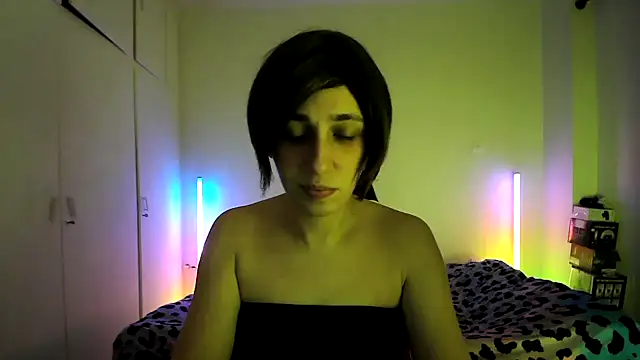 HoneyValentine online show from 2, 4, 2026