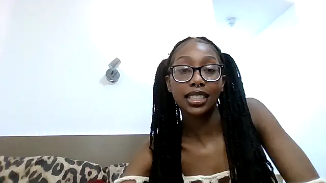 LolaUrFavGirlxxx online show from 11, 1, 2026