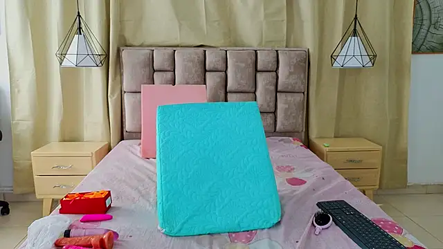 scarlettjohnson  online show from 19, 3, 2026