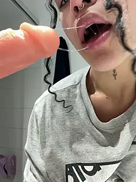 crystal dlun online show from 22, 3, 2026