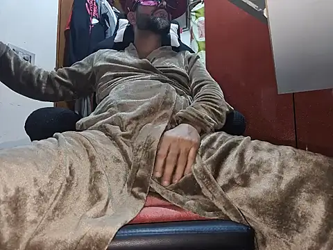 Love Sweat5 online show from 2, 2, 2026