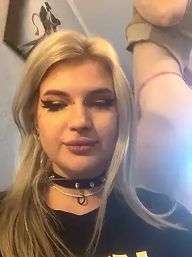 Snapshot of DriveThruDolls chatting on 10, 1, 2026 DriveThruDolls online show from 10, 1, 2026