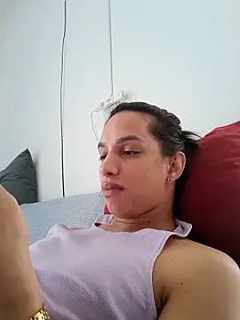 ofjuliaa online show from 15, 5, 2026