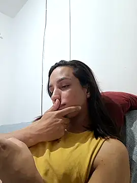 ofjuliaa online show from 6, 5, 2026
