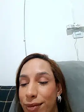 ofjuliaa online show from 14, 1, 2026