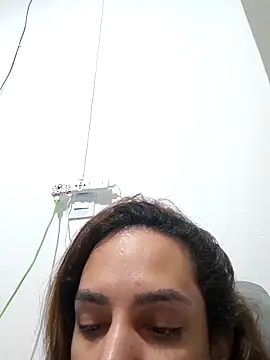 ofjuliaa online show from 5, 4, 2026