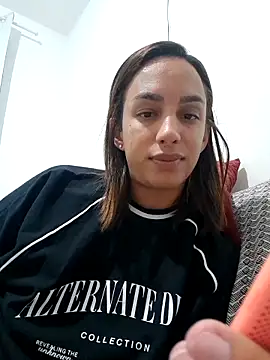 ofjuliaa online show from 15, 2, 2026