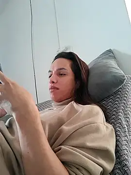 ofjuliaa online show from 25, 5, 2026