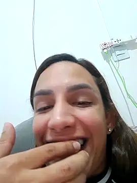 ofjuliaa online show from 16, 2, 2026