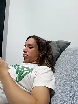 ofjuliaa online show from 25, 4, 2026