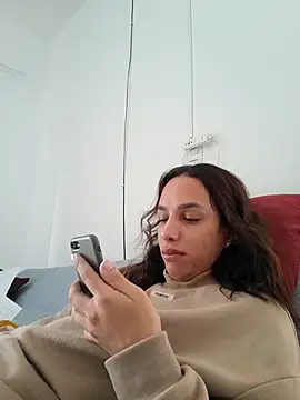 ofjuliaa online show from 11, 5, 2026