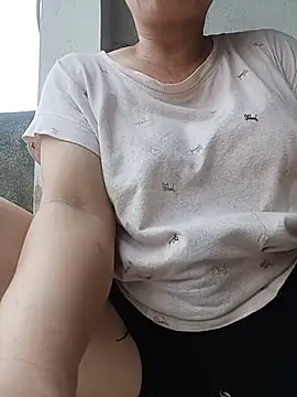 Lyna sexy24 online show from 4, 6, 2026