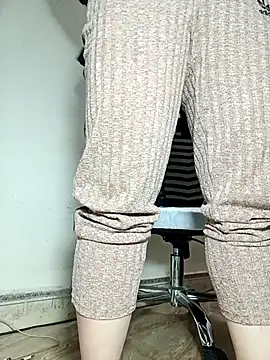 Lyna sexy24 online show from 8, 1, 2026