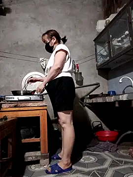 Lyna sexy24 online show from 23, 4, 2026