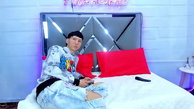 BunnyLove  online show from 11, 3, 2026