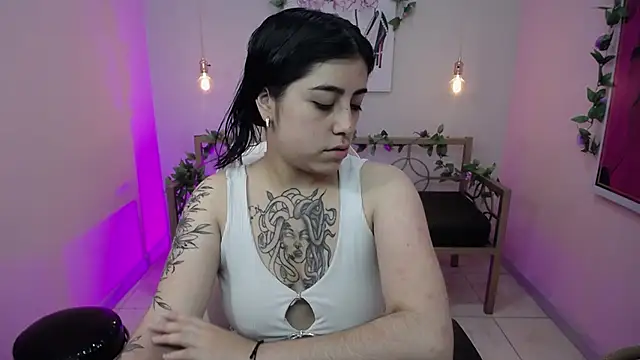 Snapshot of Adri_gomez_x chatting on 30, 6, 2026 Adri gomez x online show from 30, 6, 2026