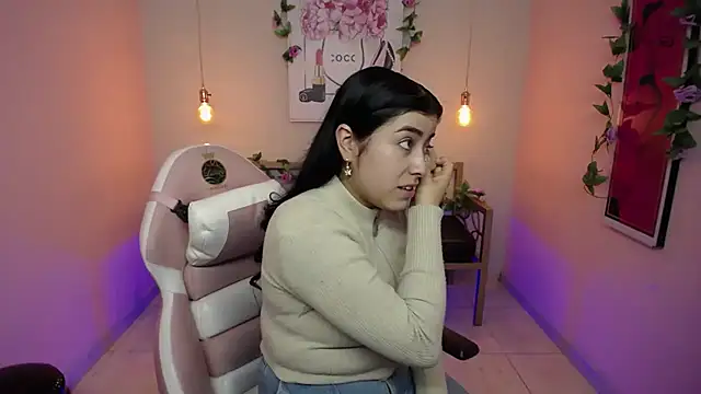 Snapshot of Adri_gomez_x chatting on 15, 7, 2026 Adri gomez x online show from 15, 7, 2026