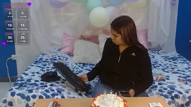 Snapshot of esmeralda_cuisman chatting on 1, 3, 2026 esmeralda cuisman online show from 1, 3, 2026