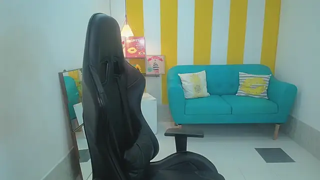 Snapshot of esmeralda_cuisman chatting on 17, 1, 2026 esmeralda cuisman online show from 17, 1, 2026